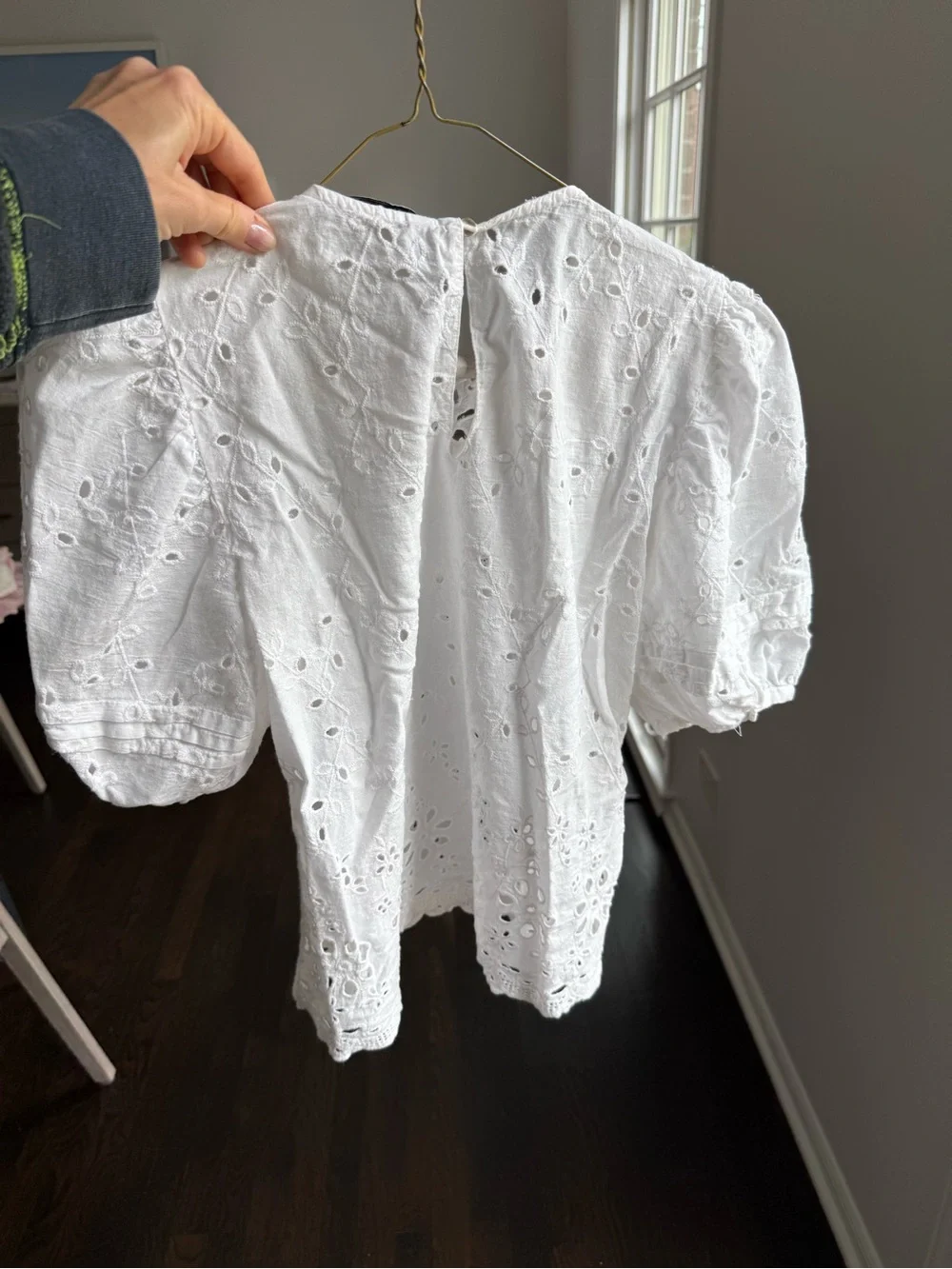 Zara White Eyelet Puff-Sleeve Blouse, excellent condition